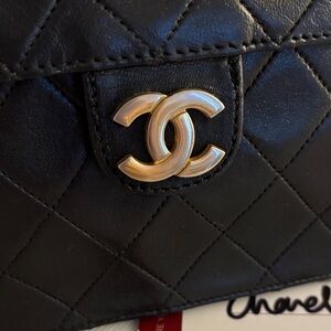 CHANEL Black single flap Quilted Shoulder Bag